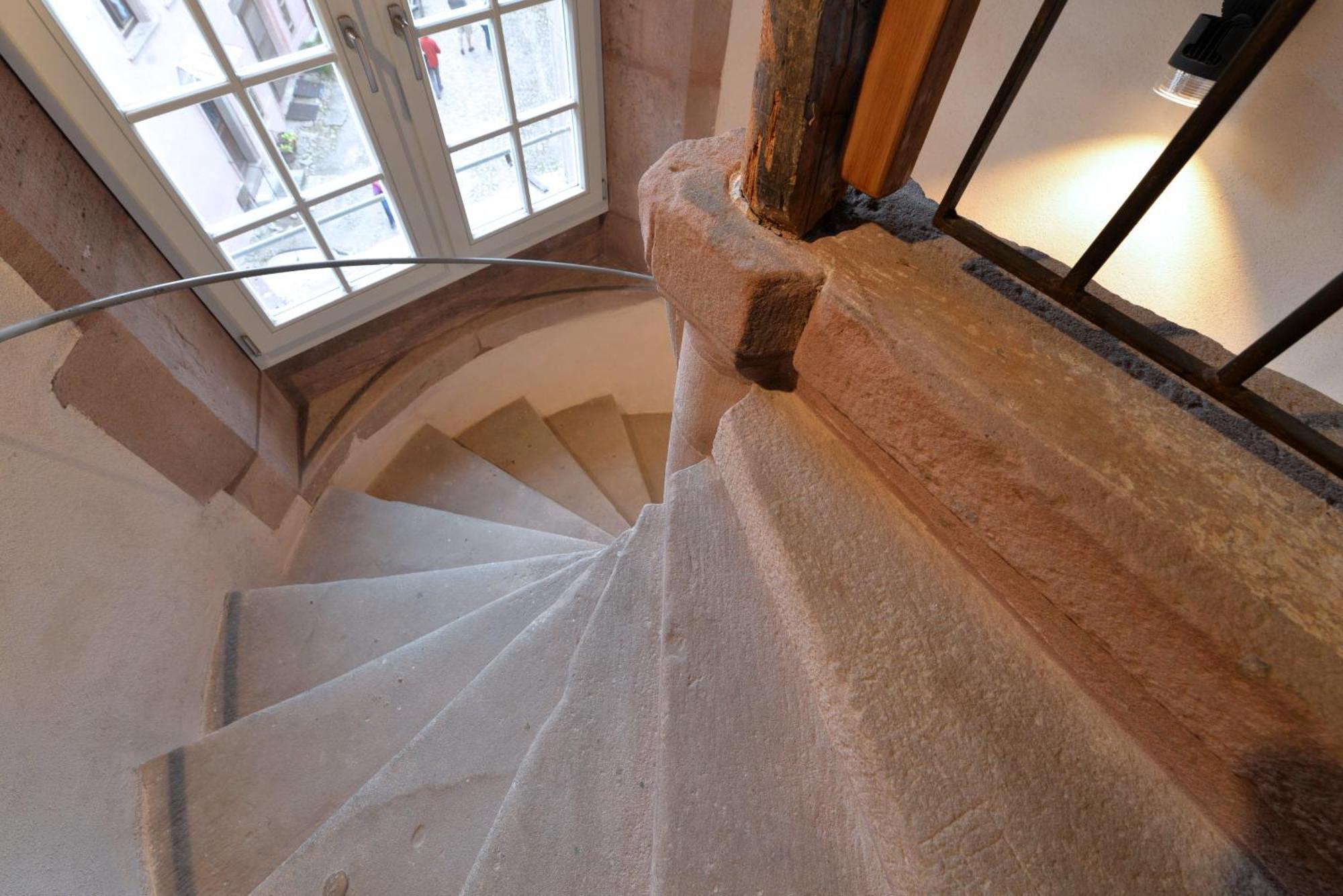 Domaine La Cour Des Nobles - Demeure, Maison Et Appartements Au Coeur De Riquewihr Oda fotoğraf