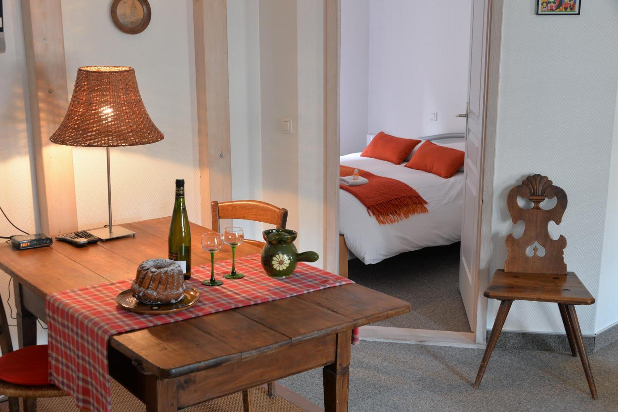 Domaine La Cour Des Nobles - Demeure, Maison Et Appartements Au Coeur De Riquewihr Oda fotoğraf